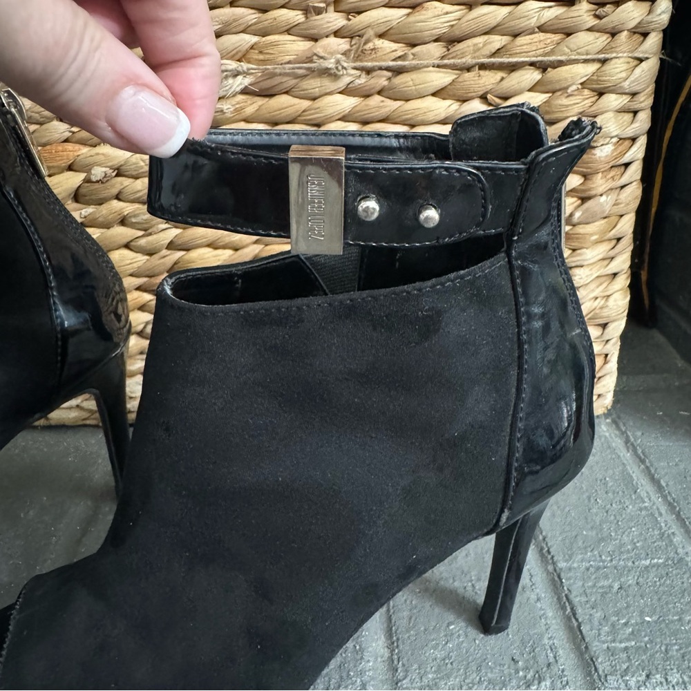 Jennifer Lopez Women’s 6M Black Open Toe Ankle Boots Heels‎ Peep Toe Zipper Heel - Picture 3 of 12